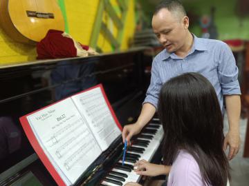 Thầy Giáo nhạc sĩ Đoàn Việt Đà - Sáng Tác, Dạy Nhạc và Gieo Mầm Tương Lai Sáng Tạo